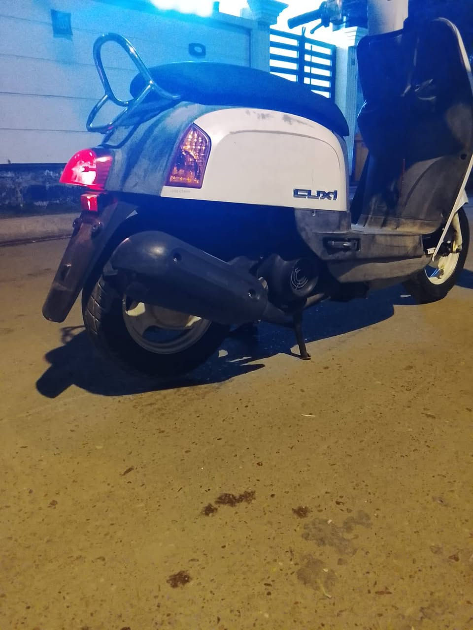 سلام عليكم
ماكس بوليس للبيع  او مراوس جي تي ار ونطي فرق جاهزه مكينه مكفوله دراجه ربع مذب عليهه 

كامله سعرهه 650 وبيهه مجال بسيط 

***********
