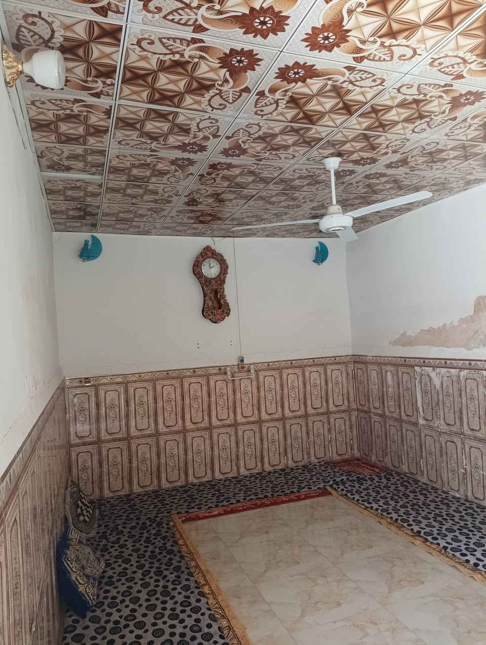 بيت للبيع المساحه 250 متر السعر 40 وبيه مجال للشراي يدلل موقع البيت حي الزهراء على شارع الشريفات ***********
