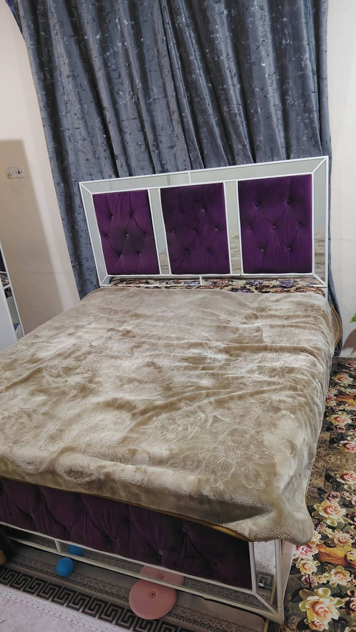 سلام عليكم غرفه نوم للبيع يرادلها ترتيب كويتيه مكاني بصره ابي الخصيب السعر 300وبيها مجال ***********
