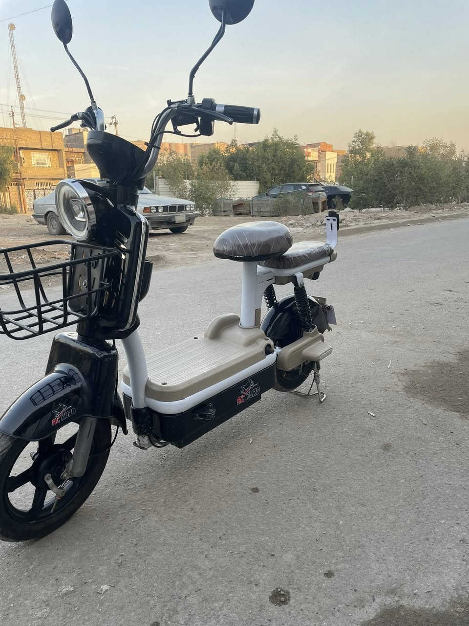 السلام عليكم دراجه حجم 14للبيع الدراجه نضيفه جداً الدراجه كلشي شغال بيه225وبيهه مجال بصيط مكاني بغداد الامين الثانيه *********** …..***********
