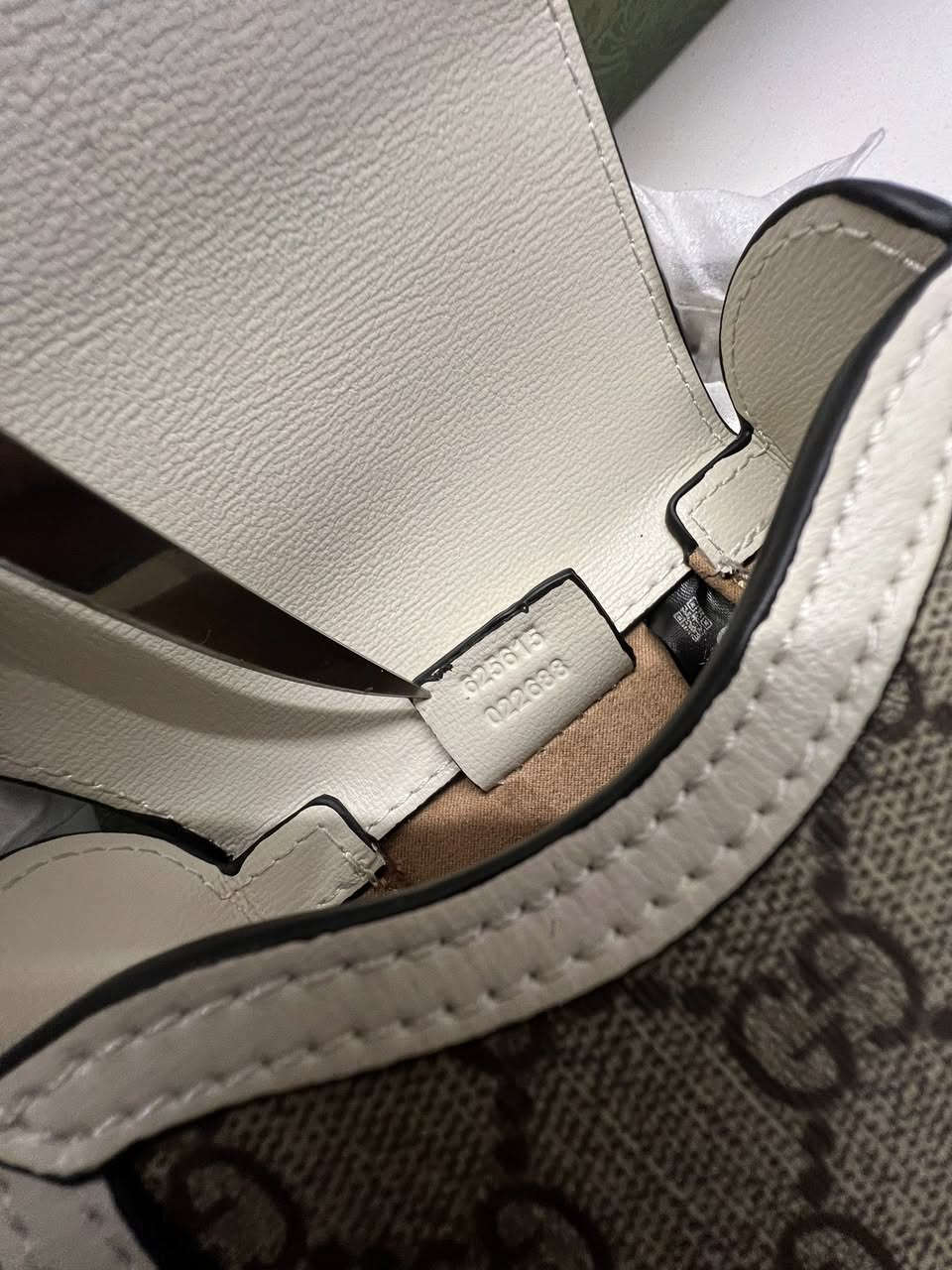 حقيبه كوجي اصليه كود وختم القطعه تجنن صنع بايطاليا


**إذا كنت صاحب هذا الإعلان وتريد حذفه لأي سبب، رجاءا أرسل رسالة إلى الدعم الفني**