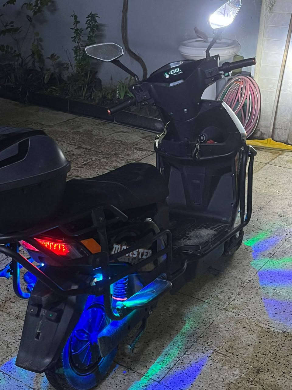 السلام عليكم
ماطور مدرع 
موديل 2025 
سرعة 99 
بطاريات كلهم يقرون 10.5V
ماشي 1426 اخو الزيرو 
دبل بصمة 
دبل سويج 
دبل كارت 
دبل سويچ چنطة 
اضائة عالي ناصي 
اشاير كلو شرط
كهربائيات شرط 
سبب البيع : اريد اشتري ايراني 
للاستفسار خاص او 
*********** 
ملاحضة : الرقم بيه واتساب موصل, نينوى
