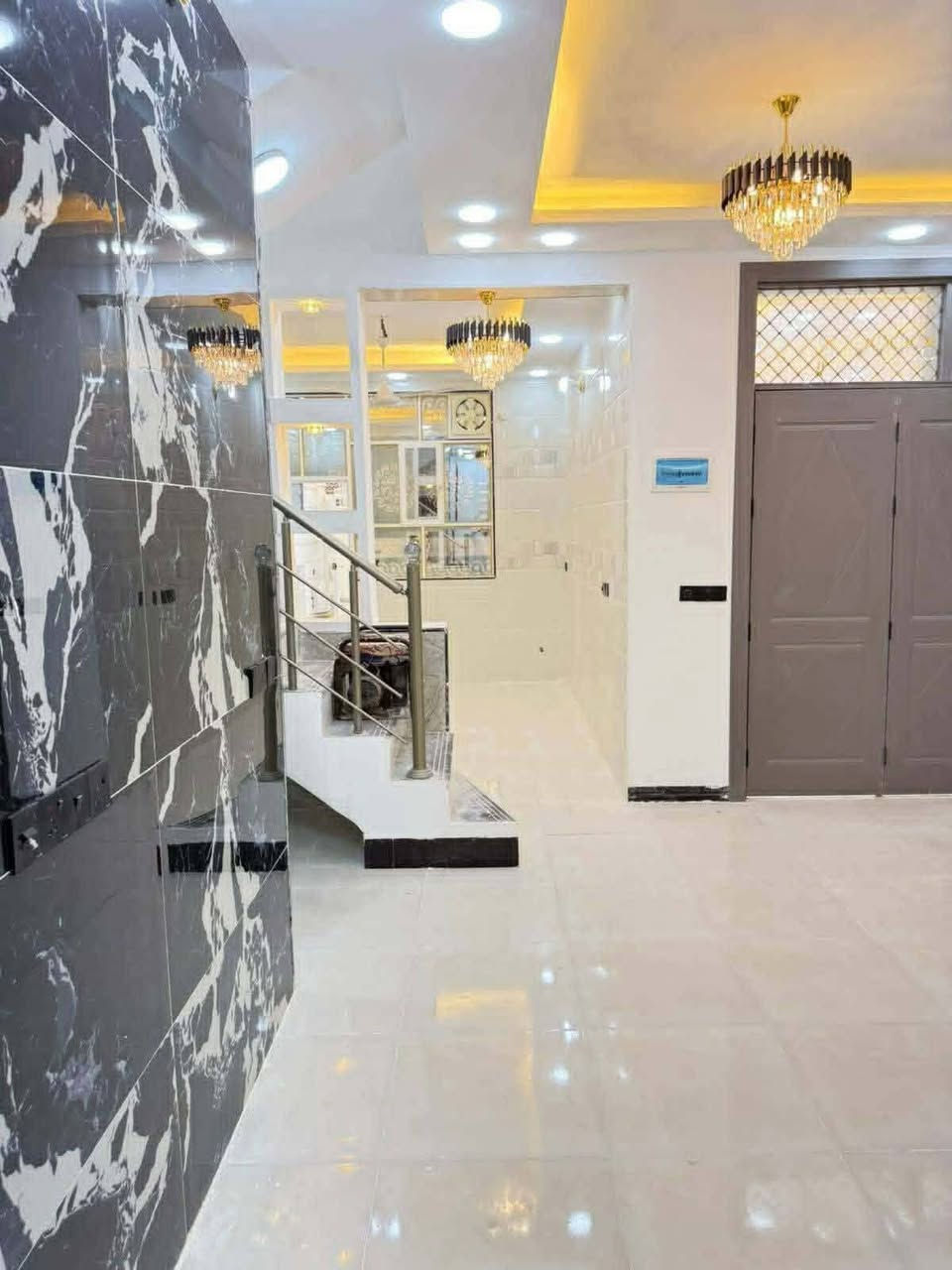 بيت للبيع 150متر
نجف الإشراف ملحق قرية الغدير 
المكتب مقابل قريةالغدير مباشر عمود 291 مكتب الاخوين للعقار ***********
غرفتين

صاله

مطبخ

حمام

ستقبال

منور

بيت كامل مرتب بناء حديث درجه أولى 

طابوك وصب شغل مرتب 

خدمات اناره ليليه نترنيت النجف, العراق
