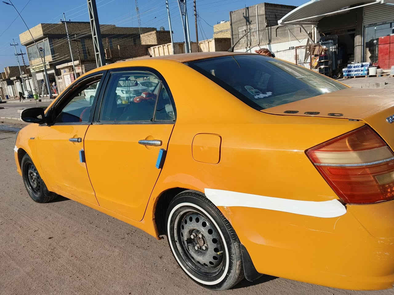 السعر 28$ قفل
جلي موبل 2013 
كير عادي سيارة مثل ماتشوف بالصور
سنويه 2018 تحويل بنفس ليوم
داخله هزه وخطه وبحث ومصفره هيئة وغرامات 
نواقص بسيطه 
خياسات قليله داخله فحص كريم حسون قبل يومين مكفولة من كلشي
لسيارة تجي وتشوف النواقص بعينك وبهذ السعر تنباع الكايمه والمنهتيه كلش انه ابيعك سيارة ماوكفت عندي الحمدلله 
للاتصال *********** 
يبدي من الساعه 9 مساء وباجر الجمعه الصبح
وحياكم الله جميعا
العنوان ناصريه سوق الشيوخ
