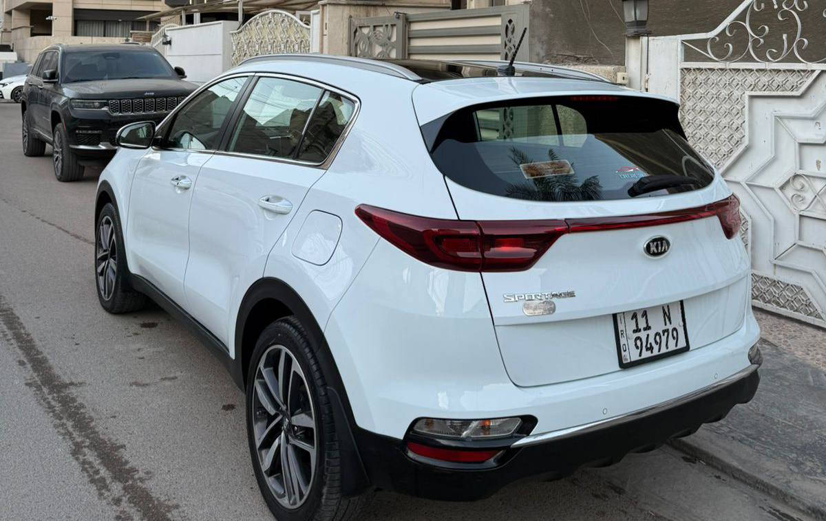 سبورتج 2020  ( خـليـجـي )
 مكينه 2000 دوش ماشيه 39000الف كيلو حقيقي لون ابيض داخل بيجي سياره بنروما بصمه  تشغيل عن بعد كشنات كهرباء  شاشه كامره خلفيه رقم بغداد رقم وهزه جديده اب اسمي سياره مكفوله من صبغ وتبديل بيه بارد كلش قليل بدايه جاملغ الامامي اليمنه  سياره جاهزه من كلشي تخم تاير وباتري ودهن جديد 

مكانه بغداد المنصور
***********
