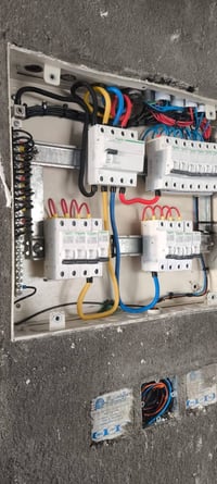 كهربائي متفرغ • تأسيسات كهربائية • البصرة