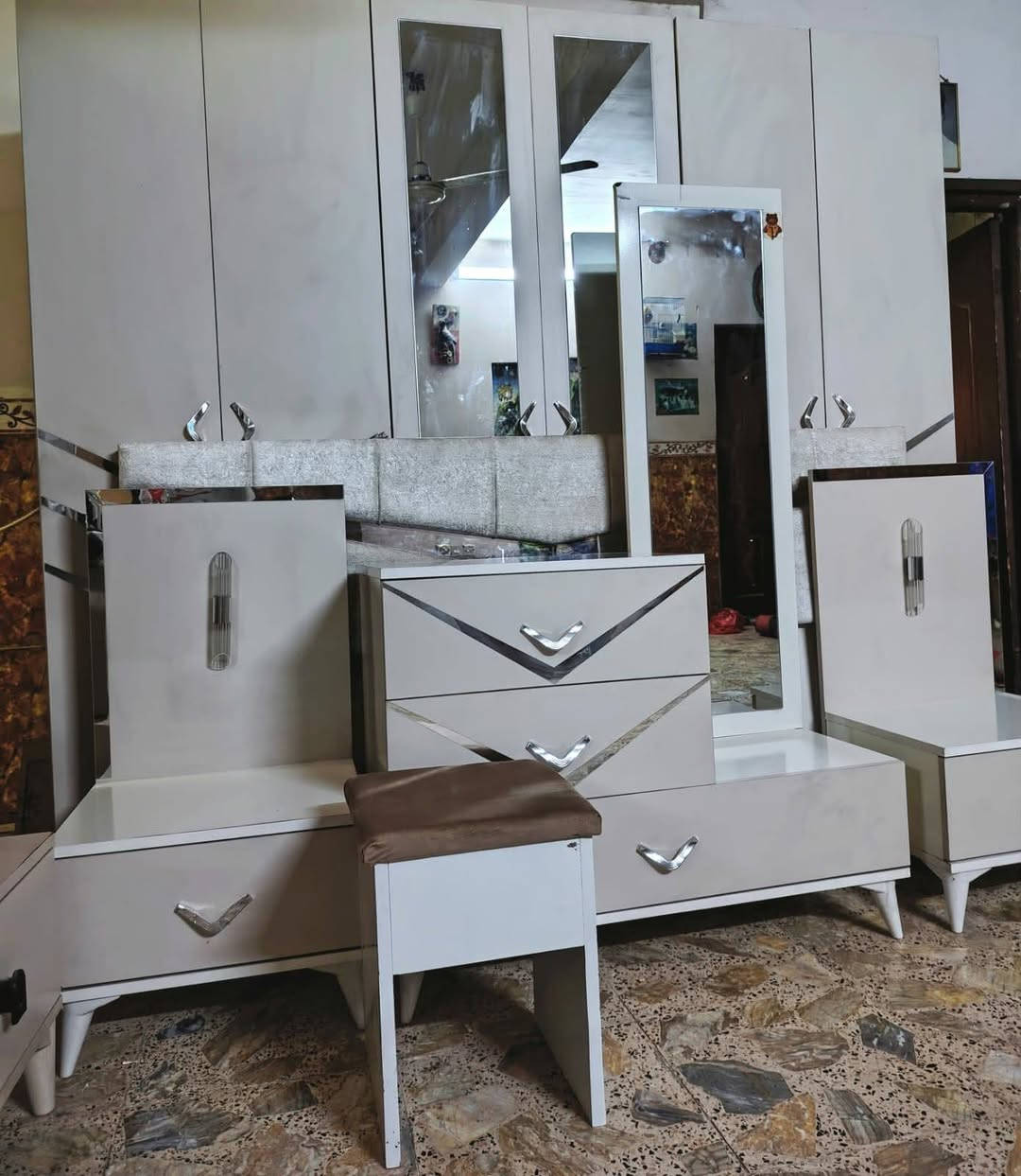 غرفه نوم 6 قطع اخت الجديده  نضافه 95% كل هذا بـ 500 شد ونقل داخل بغداد مجاني
الي عنده كناتير غرف اغراض يريد.يبيعهه يرسلهه خاص ابيعهه بنسبه قليله ملاحظه ماانشر وبيع بلاش لأن مكسور ضهري ورايحه عيوني هذا باب رزقي فدوة قدرو هالشي


**إذا كنت صاحب هذا الإعلان وتريد حذفه لأي سبب، رجاءا أرسل رسالة إلى الدعم الفني**