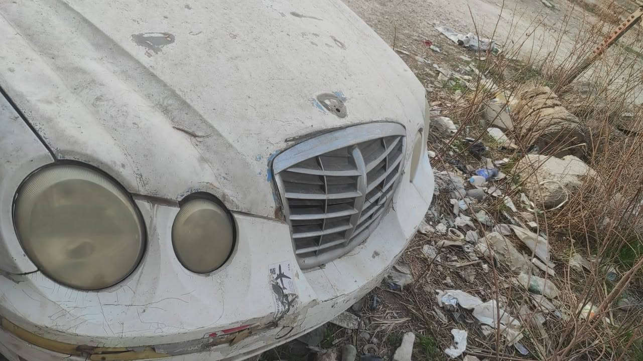 سلام عليكم ورحمه الله وبركاته سياره للبيع واقع الحال ابيع كوم حديد كير ومكينا ابلاديات  كل كهرباياتها شغاله بيها خلل كهربائي متشتغل تبريد شغال  السعر 15 وبيها مجال  الرقم ***********
