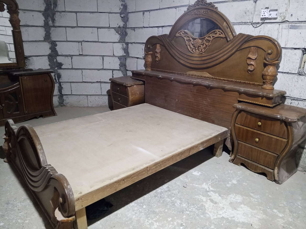 يعلن معمل الموسوي عن توفر غرفة مستخدمة للبيع 
@ نجارة عراق   
    مكان 👌ناصريه  حي اور قرب المدرسة الكويتية 
واتساب *********** 🤳
  تصال ✍ ***********
