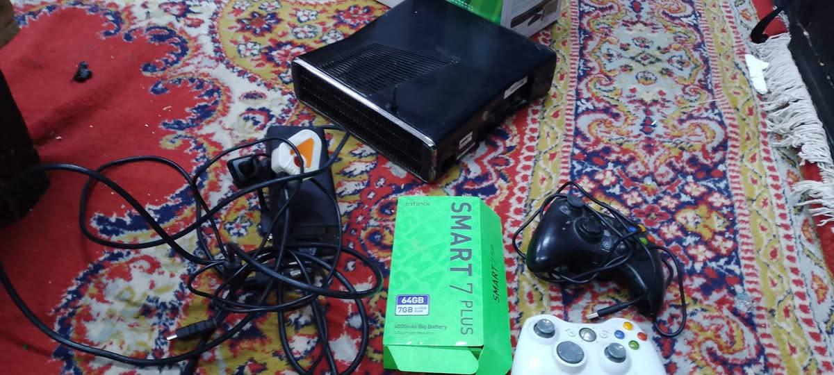 مسلام عليكم بلي إكس بوكس 360 جديد  مستعمل قليل بي مود يخبل سعر 130 وبي مجال قليل ***********
