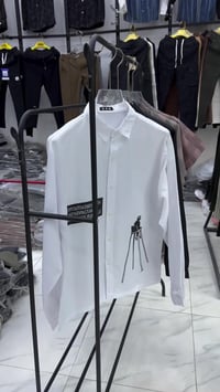 قميص رجالي موديل حديث خامة ممتازة وجودة عالية تناسب كل الأذواق 👔✨ 📦 ال...