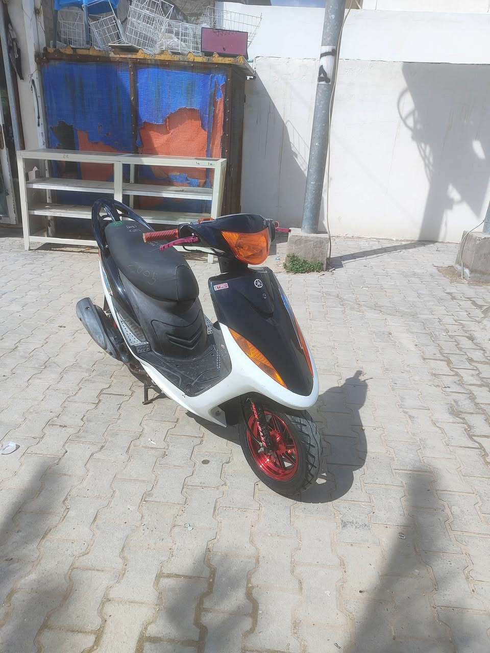 دراجه ماكس عدله بوشه 49.5
المكينه ما مفتوحه
دراجه بيها كفرات تجاري لون اسود او الكفرات الاصليه لون رصاصي الدراجه امزوده شكل
اسبايدر رياضي
اوياله نجمه رياضي او موجودات الاوياله الاصلي
يدات بانزين رياضي 
يدات ابريك رياضي
تصعيد دبل رياضي
غراضها كلها موجودات التجار او الاصلي
سعرها 900 بيها مجال
التواصل واتساب ***********
