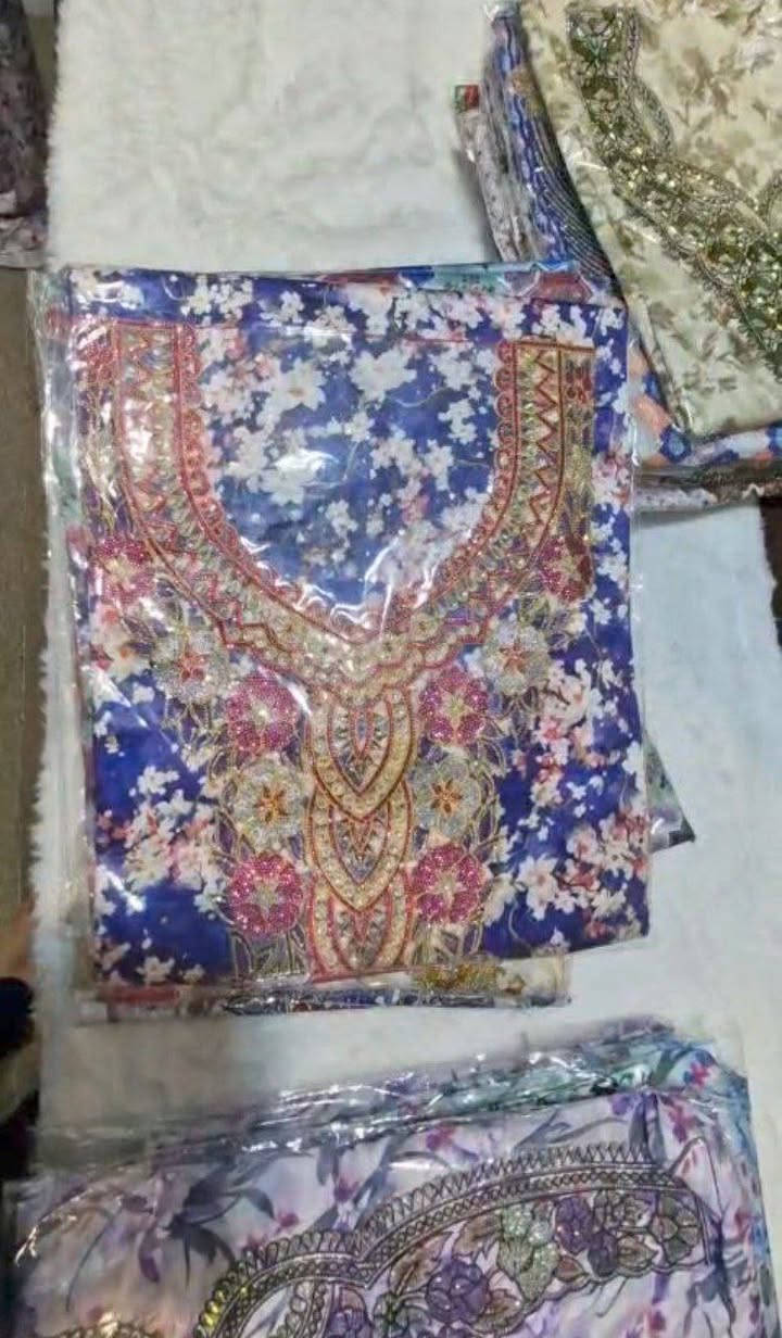 ولله الحمد تم توفير المخور بطبعات جديده😊🌈✨
مخور حرير إيطالي
قياس القطعه 4 متر...
بدووووون شيله
التجهيز يكون مشكل
للحجز والاستفسار مسنجر او واتساب ***********
