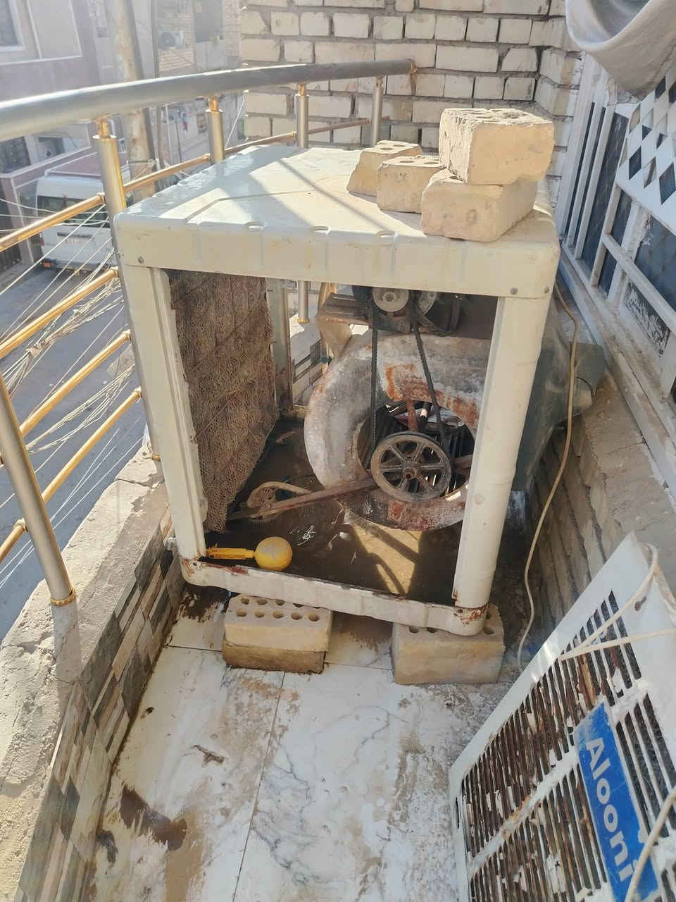 بيع كنتور تلاثه 200 باب نضيف +ثلاجههه 60 صغيره + مبرده بغداد 80 حي البساتين ***********
