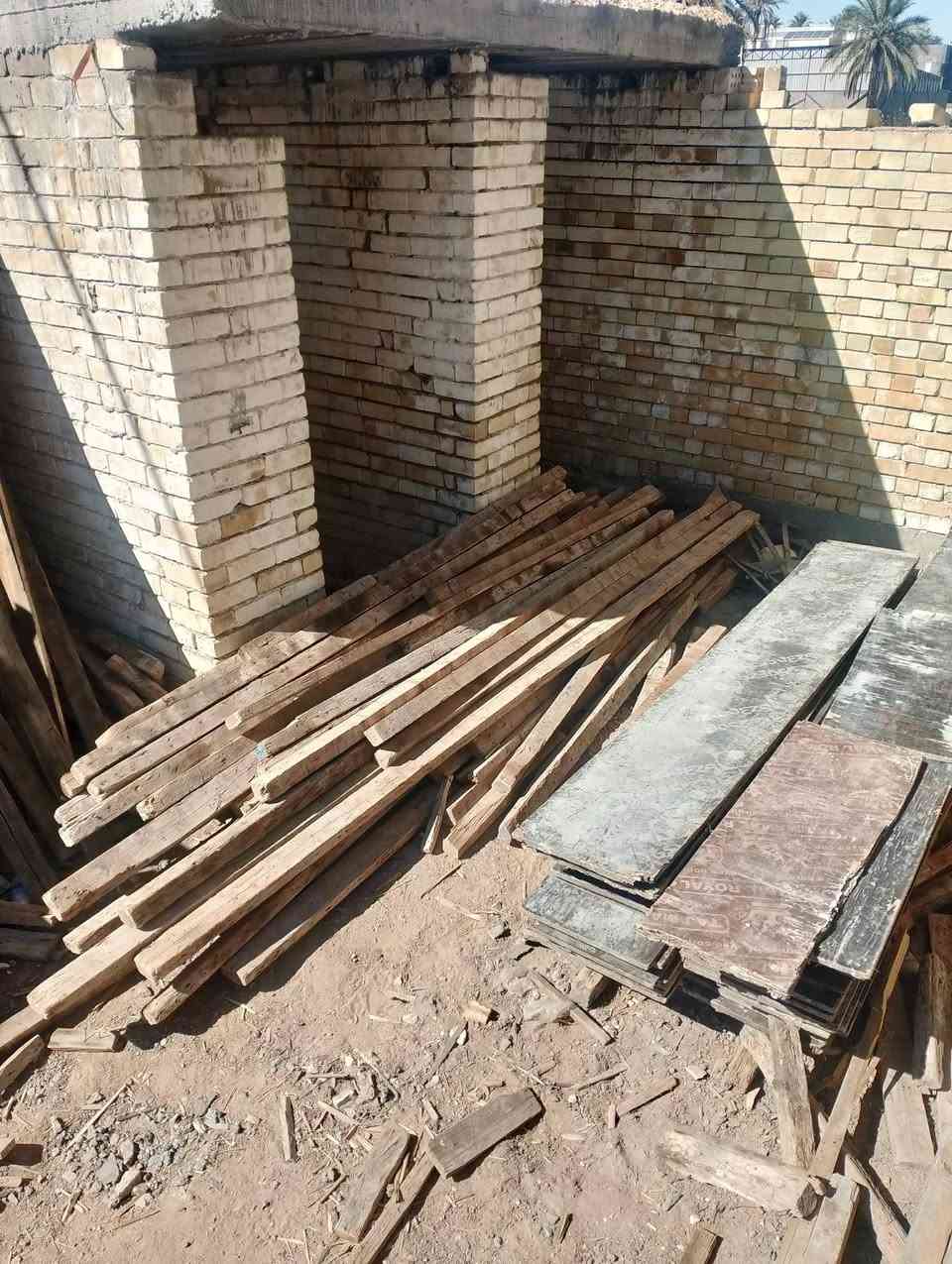 خشب البيع مع جكات على مكعب 400قفل ***********
