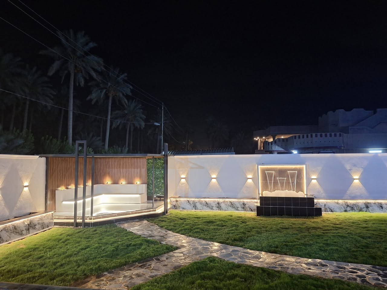 مصطفى الانيا لتصميم وتنفيذ الحدائق والاند سكيب والشلالات 
كادر لتصميم وتنفيذ الحدائق باحدث التصاميم (جلسات خليجية،شلالات،نافورات دمشقية ورومانية،لاند سكيب،معالجة مشاكل التربة وامراض النباتات)
 
جودة ممتازة في العمل ودقة في التفاصيل 

***********
*********** واتساب
