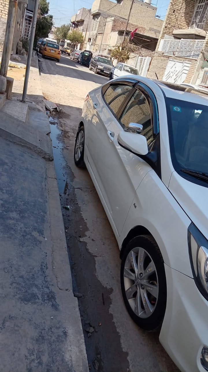 سلام عليكم اخوان للبيع اكسنت 2011 مكفوله كلش حلو سياره مكينه 1600 بسمي تحويل مباشر سعره 108 يعني شده و8 اوراق مكاني بغداد الشعله هاتف ***********
