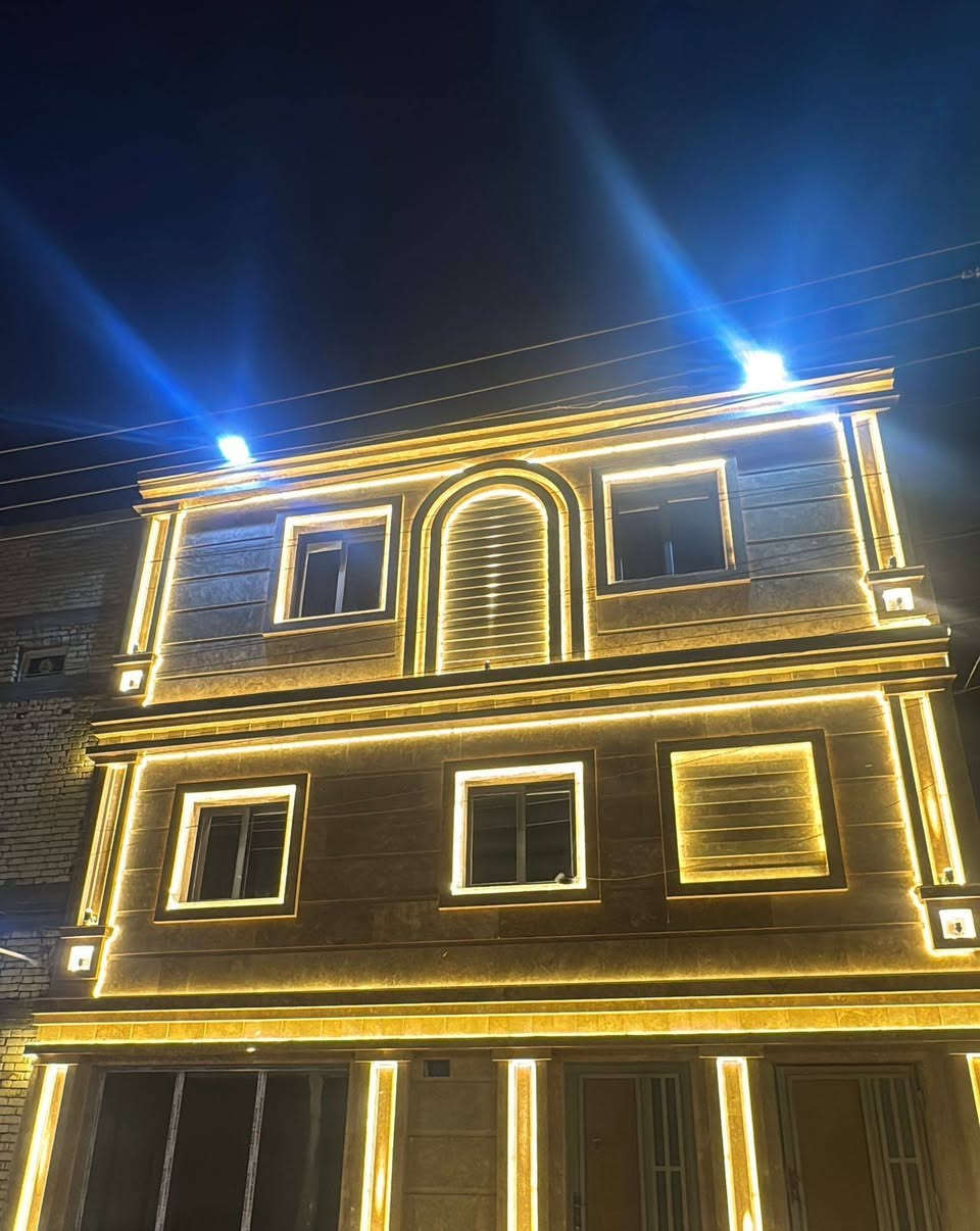 🏢 بناية للبيع – موقع مميز في نواب الضباط 🏢
بناية حديثة للبيع في منطقة نواب الضباط
📍 على شارع 20 مقابل الخدمات مباشرة
✨ موقع ممتاز وحيوي
🔹 المساحة: 200 متر
🔹 تحتوي على 6 شقق مؤثثة بالكامل
🔹 جميع الشقق مؤجرة وتدر دخل ممتاز
🔹 طابو صرف – تحويل باسم المشتري مباشرة
 للاستفسار الاتصال على الرقم *********** البصرة, العراق
