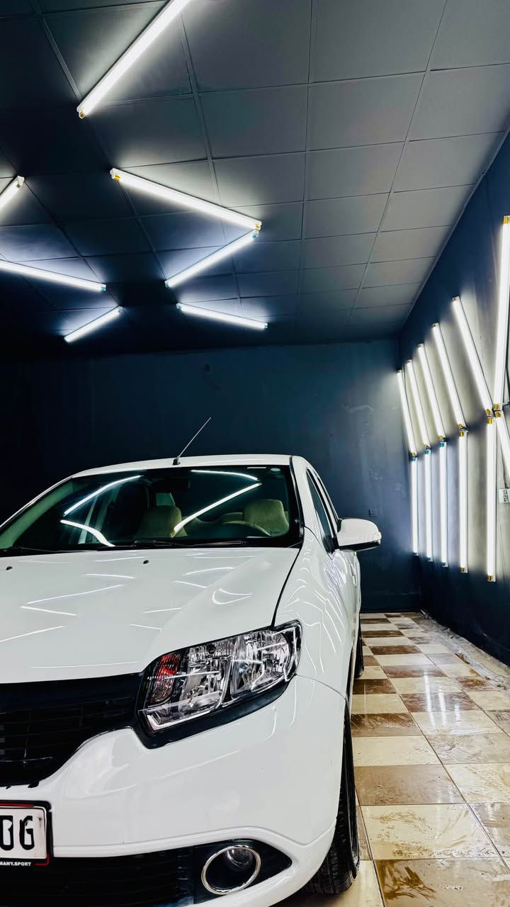 ڕینۆ سمبول 2016 
چوار تایەی تازە بۆ گۆڕاوە 
سەنەوی تا 2028 تازەیە
پاتری تازە گۆڕاوە
سەیارەکە تابڵێی جوانە 
چوار پارچەی بۆیاخە
سەیارەکە جایزەو لە سعرایە 
ژ.م   ***********   ***********
