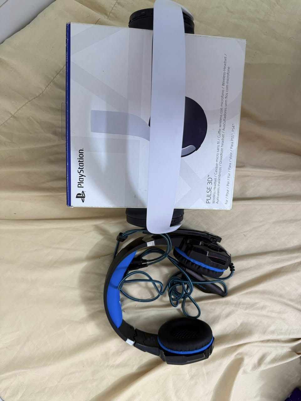 سلام عليكم جهاز بليستيشن 5 للبيع لا داخل تصليح ولا ايشيء كله كامل بدون اي نقص و معاه 2 يدات و معاه سماعه بليستيشن 5 الاصليه اشتريتها ب 100 دولار و يو بي اس 1500 مكزما و هارد 1 تيرا الاصلي ضد الكسر  و 6 اقراص كما موضح بلصور وحساب بلي مصروف عليه اكثر من 500 دولار من العاب و شحن للالعاب و غيره كما موضح بلصور و يجي وياه جوستيك بليستيشن 4 هديه و سماعات اخرى اصليه هديه السعر ب 850 و بي مجال بسيط مكاني بغداد و للتواصل ***********
