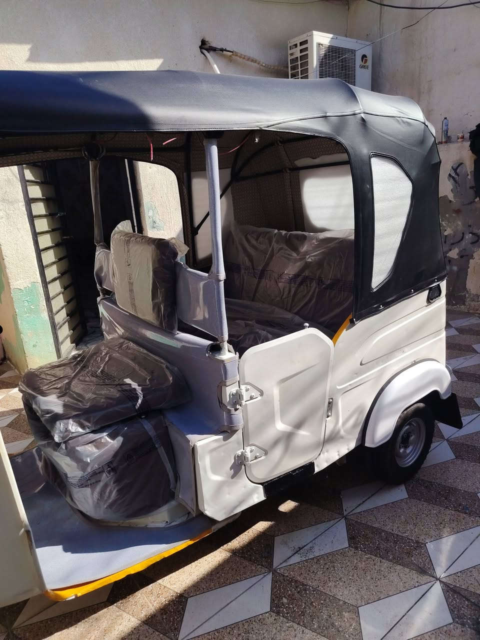 باجاج مديل 2021 رقم نكليزي مكينه مفتوحه بدي مرشوش  كفاله من الضربه والبارد صبغ جماليه تخم تاير جبلي تكتك جاهزه السعر 6 الشراي يتصل *********** مكاني البصره الحيانيه
