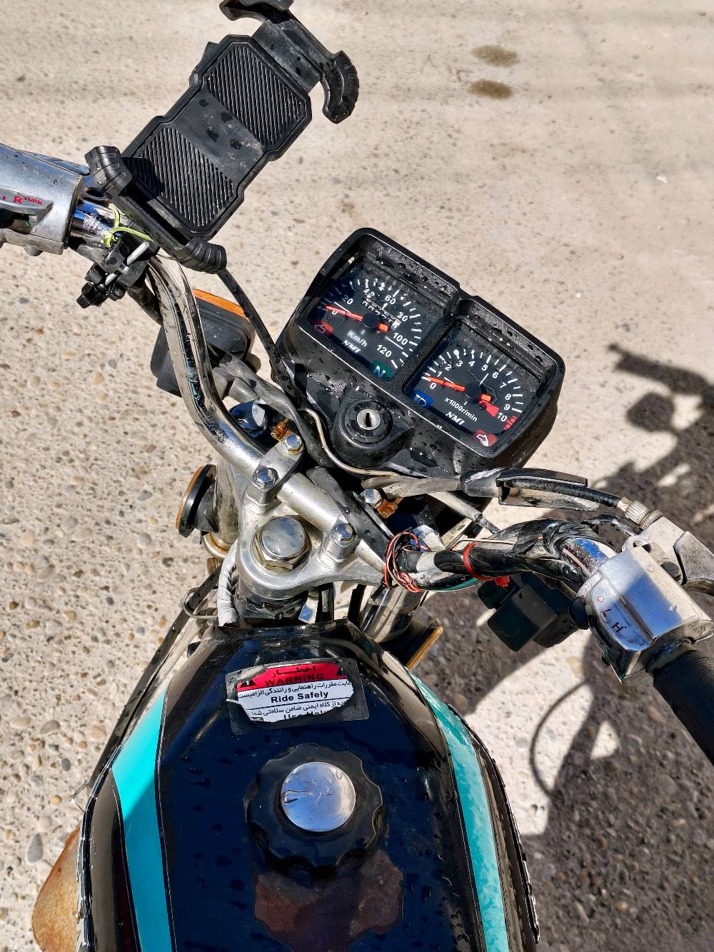 سلام عليكم
دراجه نامه امتياز موديل ٢2 اوراق كامله اصولي نظيفه كامله مع صندوق دلفري .  
السعر مليون وبيه مجال مكاني عماره حجي عبد .