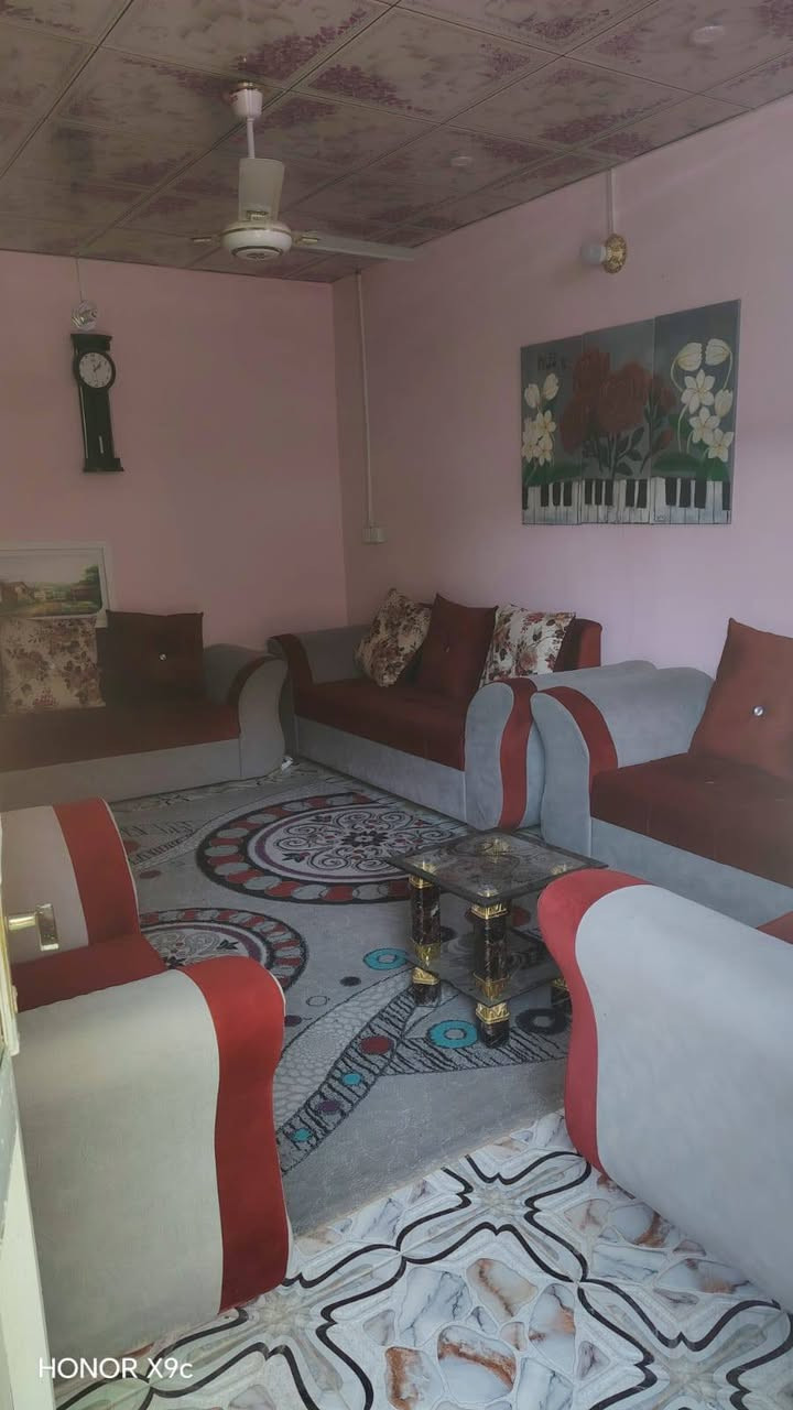 سلام عليكم يوجد بيت مساحه 100 طابقين في كربلاء كنطرت سلام شارع المدرسي جاهز يصلح حسينيه وسكن يبعد عن المام 2 عقد زراعي قرار 117 مشمول بل طابو متوفر كافت الخدمات سعر البيت 65 مليون وبي مجال الستفسار علا رقم *********** أبو مالك الاسدي
