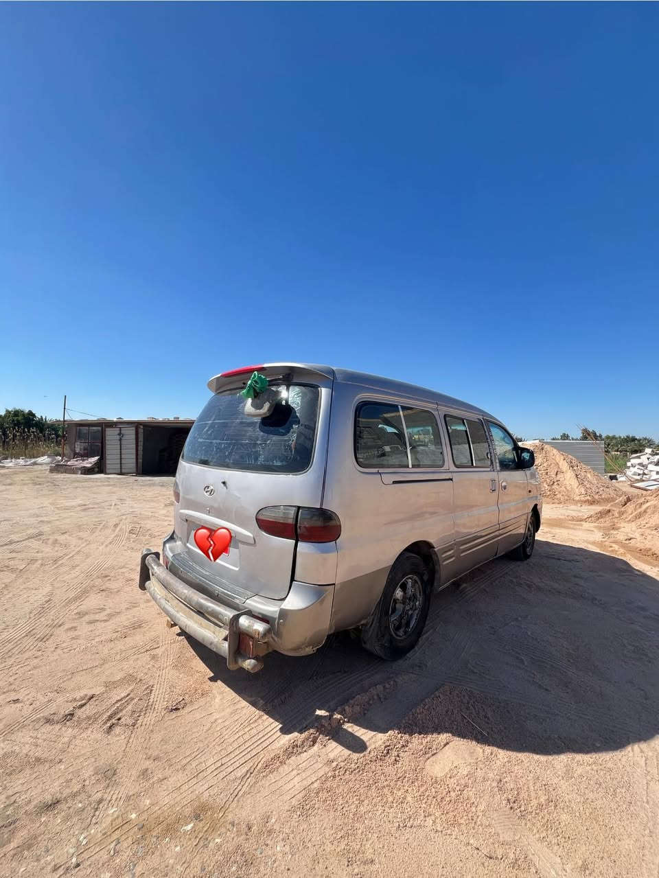 ستاركس 2007 للبيع سياره جاهزا مكينه مكفوله تايرات جدد  سياره محتاج حداديه  فقط رقم صدامي . سعر اتصل ‭٠٧٨٨ ١٠٣ ٠٢٨١‬
