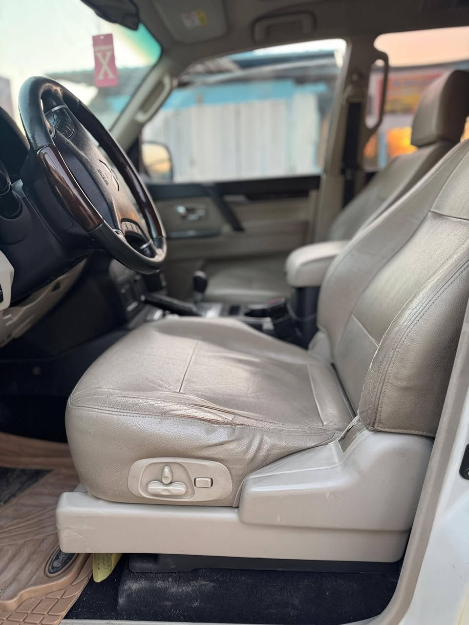 للبيع باجيرو 2016حبتور فول مواصفات لون صدفي
مكينة 6سلندر 3500

فتحة سقف

كشنات جلد كشنات كهرباء جهتين 

مرايات شفط 

7راكب 

دمامات امامي وخلفي 

تحكم ستيرن حساس خلفي 

معروفة مواضفات الحبتور

ماشية ١٤١ الف 
مكان ديوانية تفاصل اكثر تصال علة رقم 

***********
