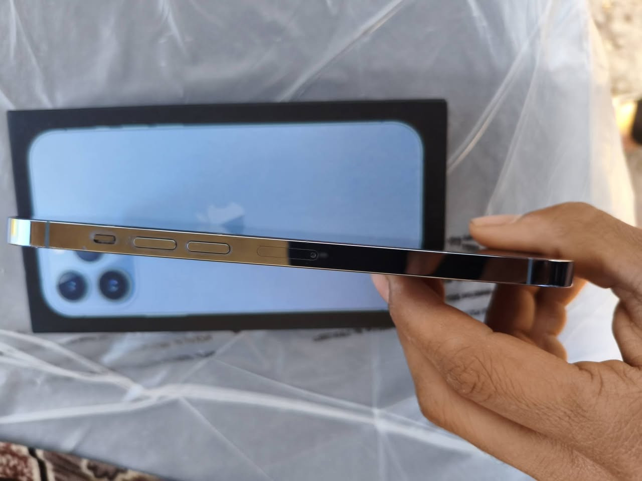 ايفون 13 لل بيع ما مبدل بي أي شي كامل ملحقات ويا وتر بروف بطارية 94 ما معلاية سعر 850 او بي مجال بسيط مكاني كوفة حي ميسان ***********
