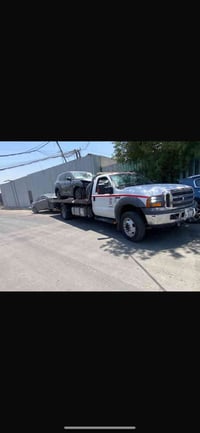 فورد للبيع مكان بغداد سييارة بلادية كرين من امريكة كاز ٨ سلندر  077184...