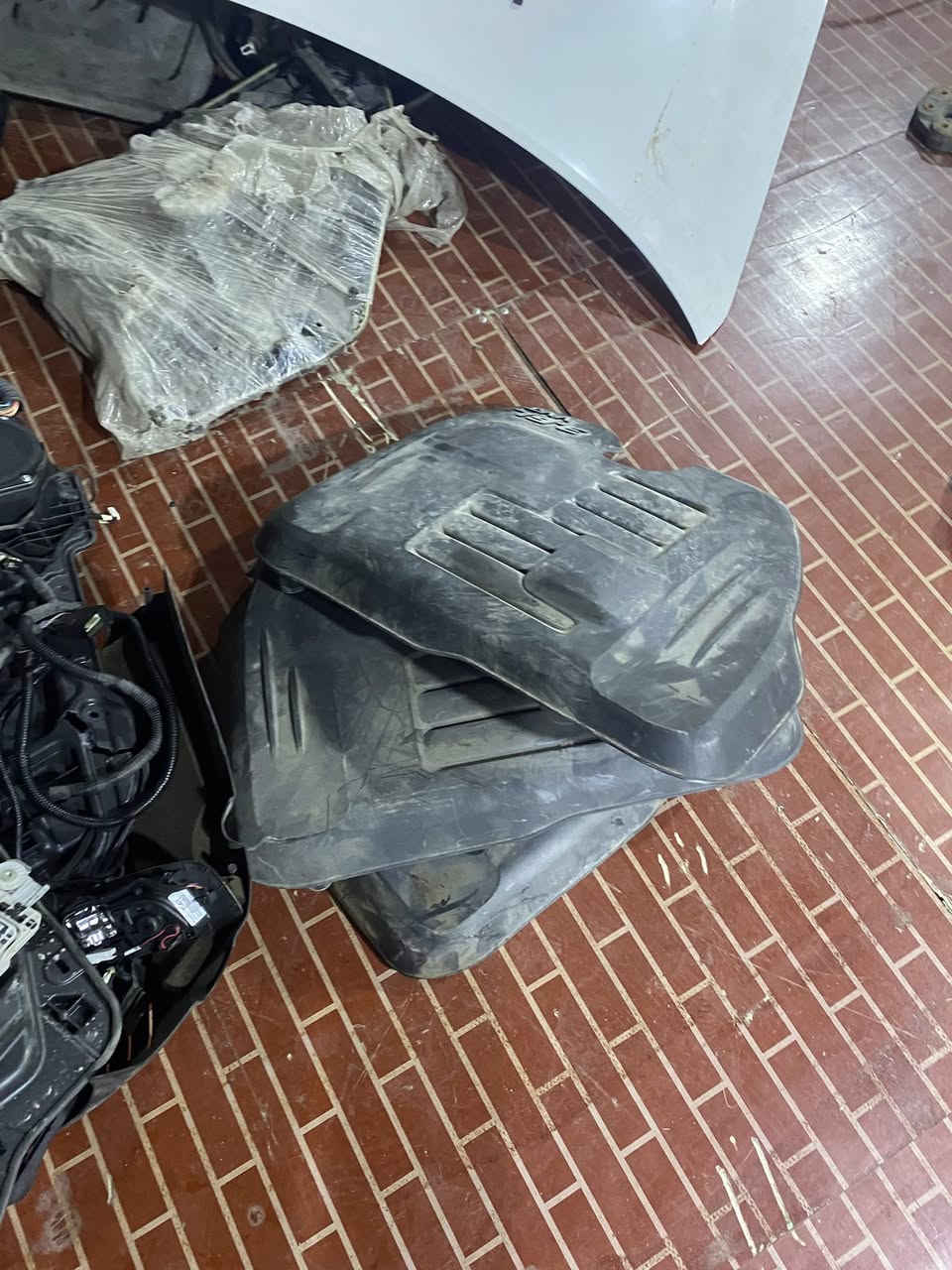 للبيع غراض دورنكو تفصيخ 
دوسات النيكل ارضيه 
سلايد روف فتحه سقف
شوته وقبق مكينه
مرايه تعتيم ومستشعر
ثلاجه وجويتر 
فريم ممه خلفيه واكسل وحداده مع فرم ممه اماميه
صالنه وكزوز وحجريات كامل
جاملغ امامي اصلي نضيف جداً لون ماروني مديل 2013
لايتات مديل 2013
تك لايت مديل 2014 
2 شباك عطر اصلي جديد 
اكو توصيل ***********
