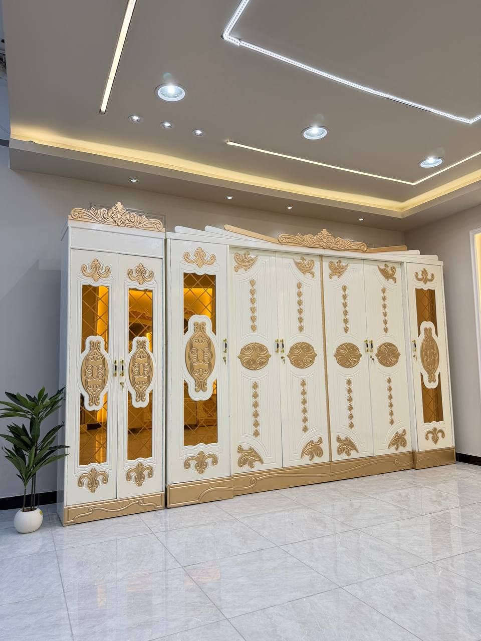 السعر // 950😍😍😍
🔅تفاصيل الغرفة المرمري  ....

خارج ٤ملم ام دي اف 🔺
وداخل معاكس ٣ملم 
صبغ حراري  درجة اولى 

عدد القطع  ٧ قطع 😍
🔺1 //جرباية  قياس  ١٦٠ × ٢٠٠ 
🔺//ميز جانبي ايسر قياس ٥٠
🔺2// وميز  جانبي  قياس ٥٠
🔺3// زاوية ارتفاع مترين عرض ٨٠
🔺4// وميز بلازمه  
🔺5//وميز مراية ارتفاع مترين عرض ١٢٠
🔺6// وكنتور ٦ باب  ارتفاع مترين و١٥ طول ٣ متر و١٥

القطعه الثامنة حسب الطلب شازلون
سعرها ٥٠ الف ❤️

شازلون سعرها ٥٠ الف
شازلون مخزن ٧٥ الف
للحجز والاستفسار مراسله الصفحه الرئيسيه 
#توصيل جميع محافظات العراق


**إذا كنت صاحب هذا الإعلان وتريد حذفه لأي سبب، رجاءا أرسل رسالة إلى الدعم الفني**