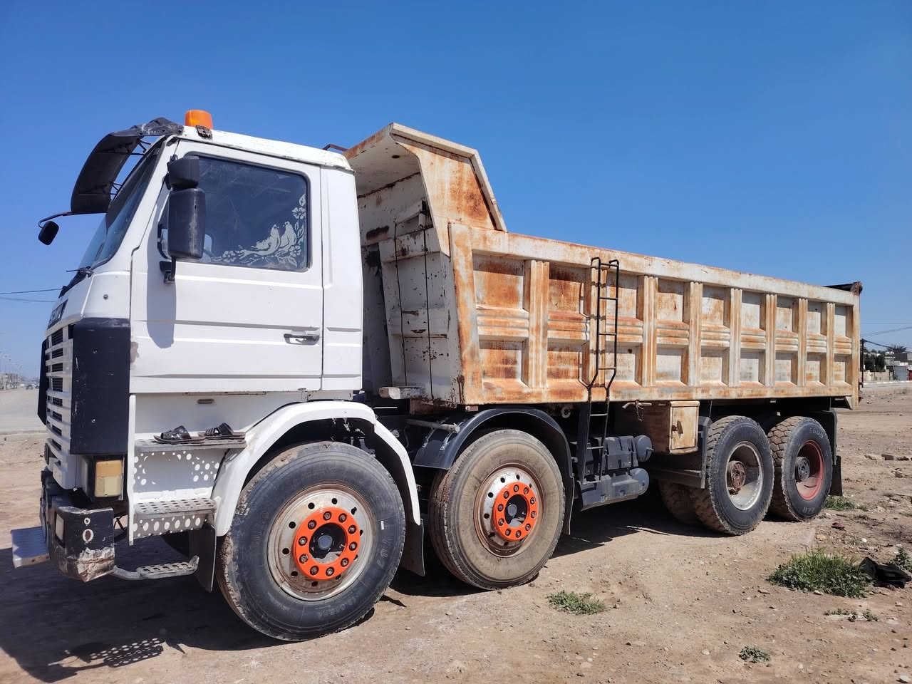 موديل 92 رقم ديالى سنوية 2029 محرك حجم 113 كير 4ب4 مجموعة بجر 19 بدي علم تخم تاير سيارة مكفوله كفاله عامه   السعر  235 ورقه وبيها مجال حك جيه عنوان ديالى ***********+/***********
