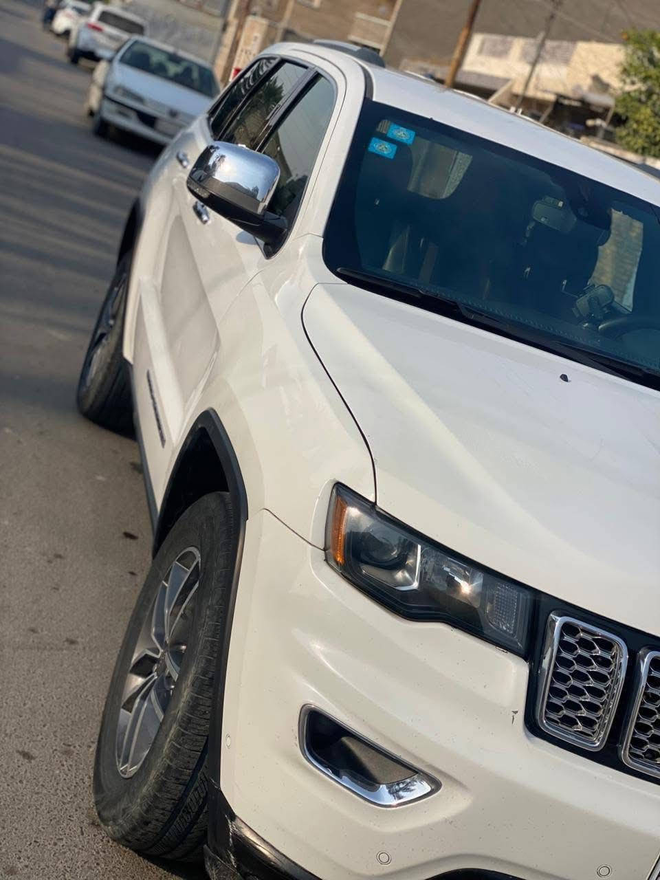 جيب لمتدد 2019 ابيض
وارد امريكي مواصفات لمتدد فول بس بدون بانوراما 
بيها قطعتين صبغ 
حادث خفيف بدون داخل بدون ايرباك 
ماشيه 86 
رقم بغداد تحويل مباشر
سعرها 242 و بي مجال للشراي  
عنواني بغداد البنوك 
رقمي ***********
