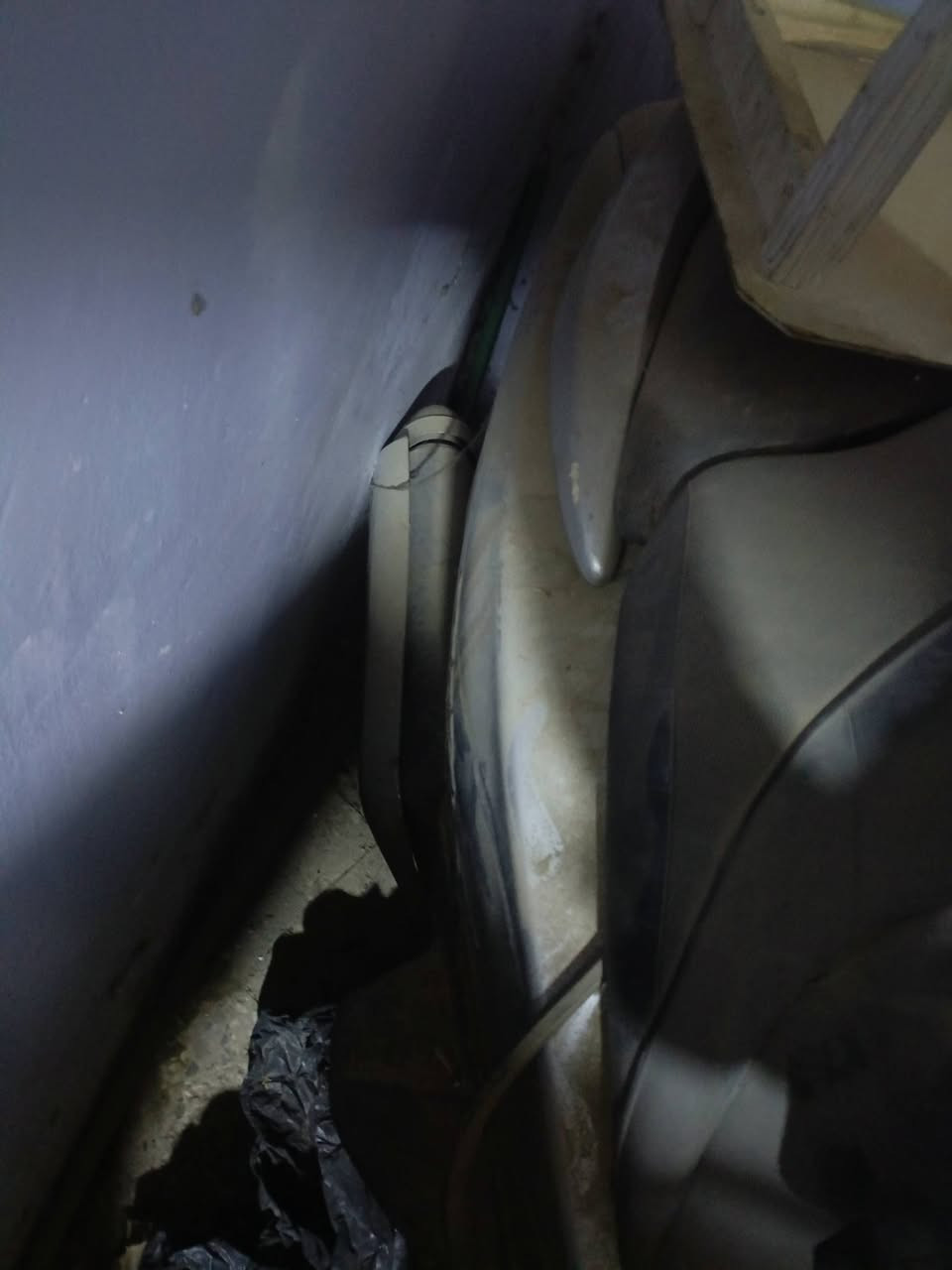 فورزة كوم حديد للبيع شغاله جانت بس انتركت صارسنه والبصمه ضائعه السعر٦٠٠قفل المكان بغدادالجديده***********
