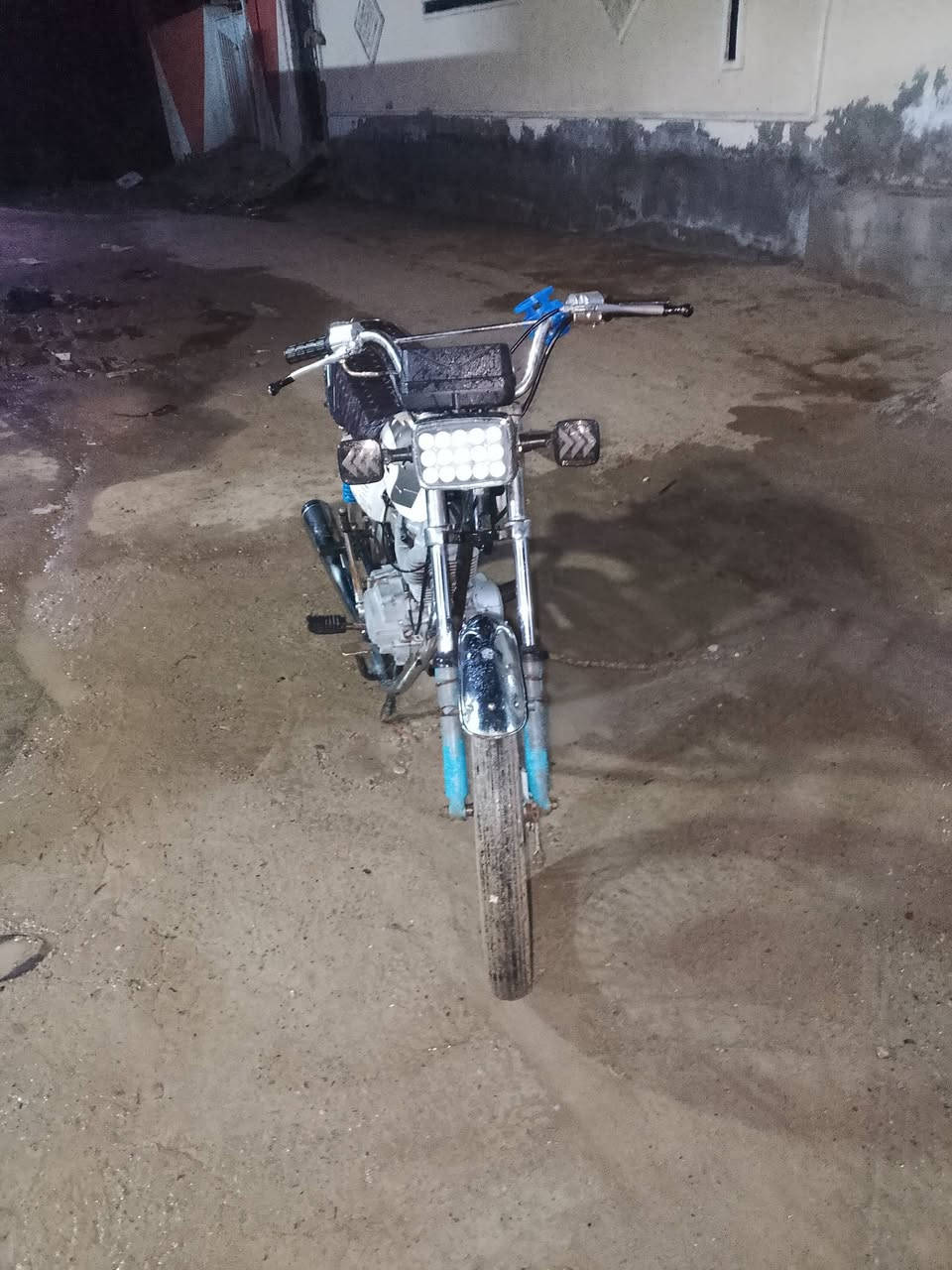 سلام عليكم ورحمه دراجه كير اوراق مابيه شغال هندر واحد كلوبات شغال شاير شغال مستعجل  على بيته نقص بس باتر سعر170وبيه مجال ديالى الخاص الرقم ***********واتساب
