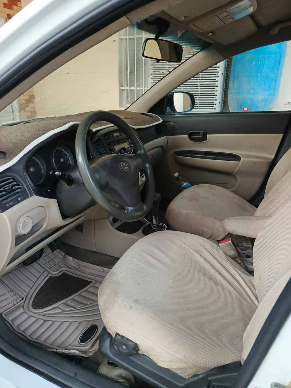 أكسنت ٢٠١٠ خليجي بيها صبغ البابين جهة اليمنى اثر طخه بسيطه للإستفسار الاتصال على الرقم *********** بغداد, العراق
