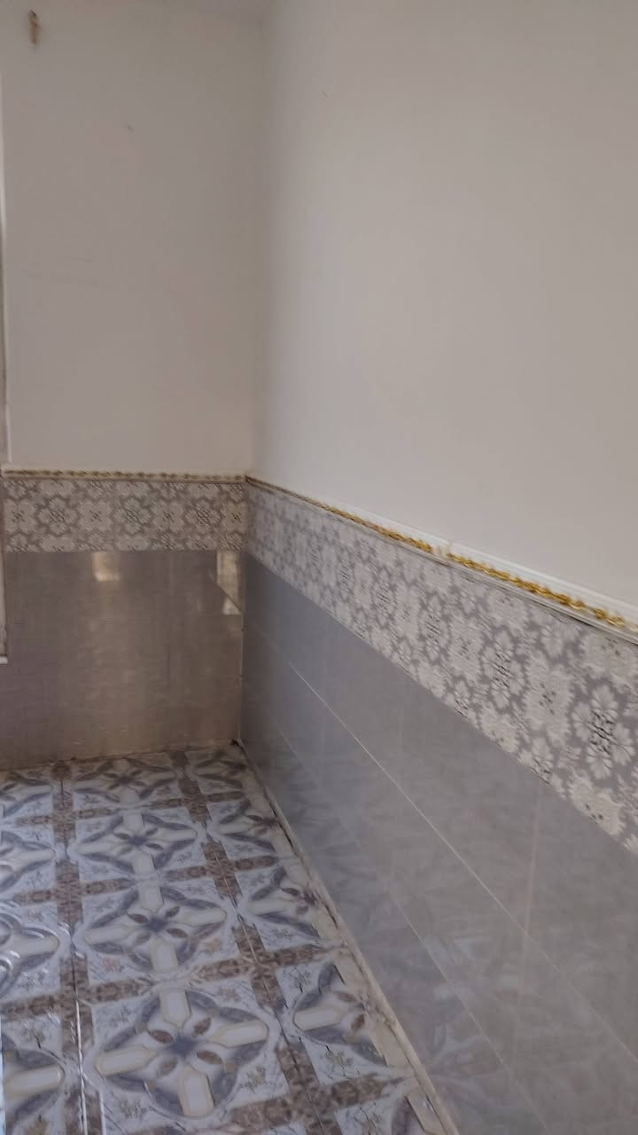 يا الله السلام عليكم بيت البيع مساحه200 شارع بترومين خلف اسواق حماده قرب الجامع ***********
