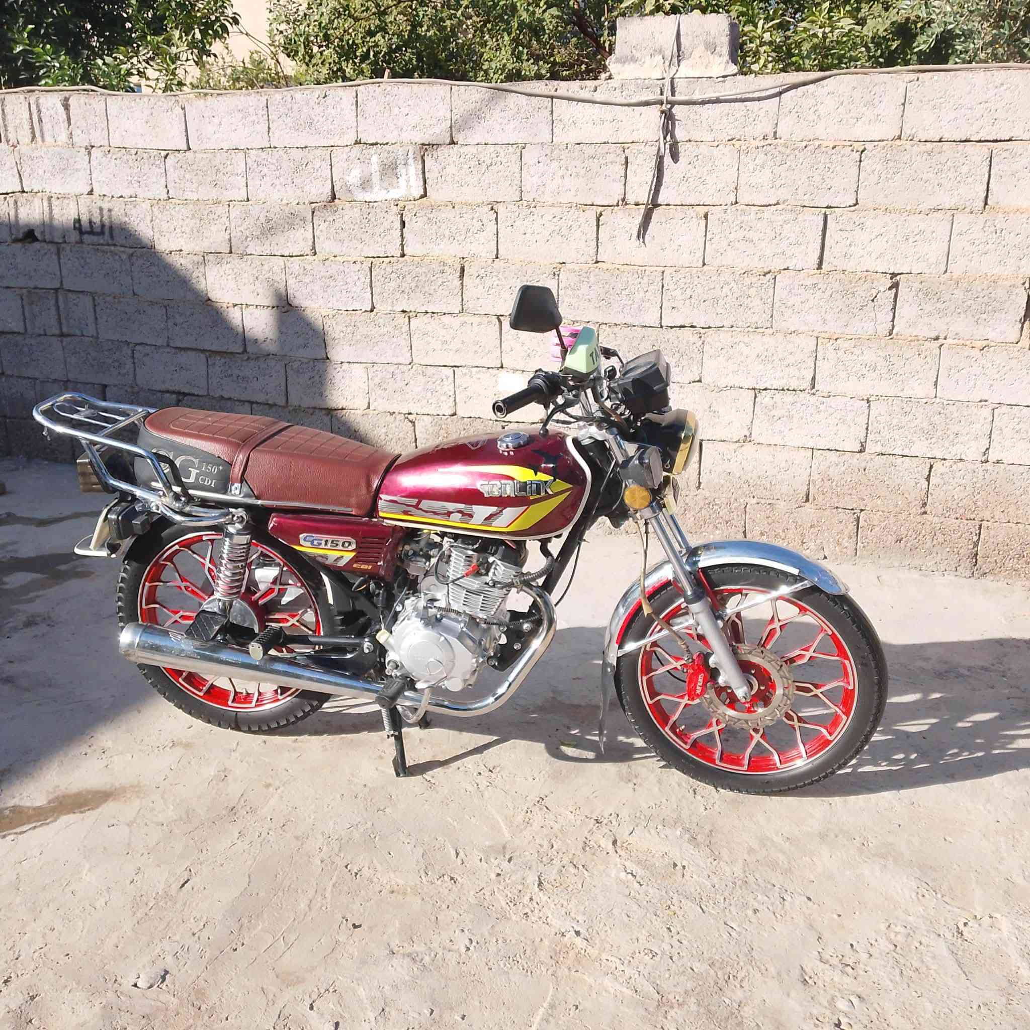 سلام عليكم دراجه إيراني موديل 2024 دراجه تخبل نضيفه كلش السعر 700وبيها مجال الاستفسار ***********
