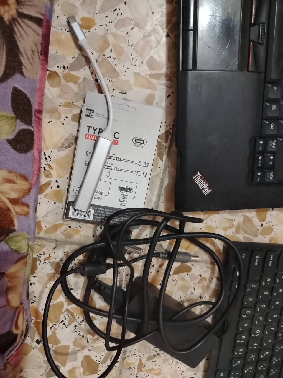 السلام عليكم 
لابتوب مايشتغل نقصه بطاريه كامل موس وكيبورد وشاحنه وتحويله 3منافذ يو اس بي ومخرج تايب سي تربط الكيبورد عل تليفون قيم وخذ مكان نجف شارع المطار جديد ***********
