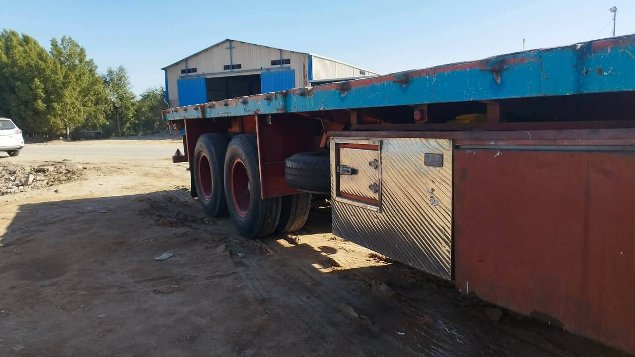 السلام عليكم عربانه فلات بلوم ٧٩ تخم تاير ٢٤ دناكير ١٤ مدور بلادي مكفوله كفاله عامه جاهزه كبل للعمل للاستفسار الاتصال على ***********
