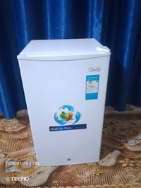 ثلاجه صغيره جديده مستعمل شي قليل البيع سعر ٨٠ الف بيه مجال مكاني شعله ...