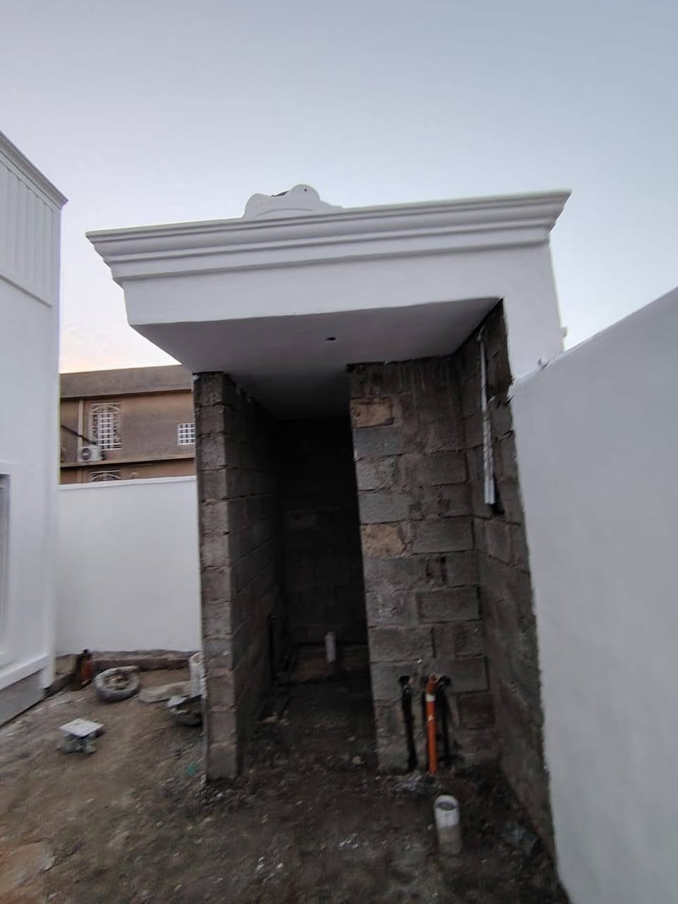 سلام عليكم يوجد لدينا كادر لبخ سمنت 
بجوده ودقه عالي واحد كركوك أيضا سراميك جداري ارضي للتواصل معنى عبر واتساب او خط ***********
