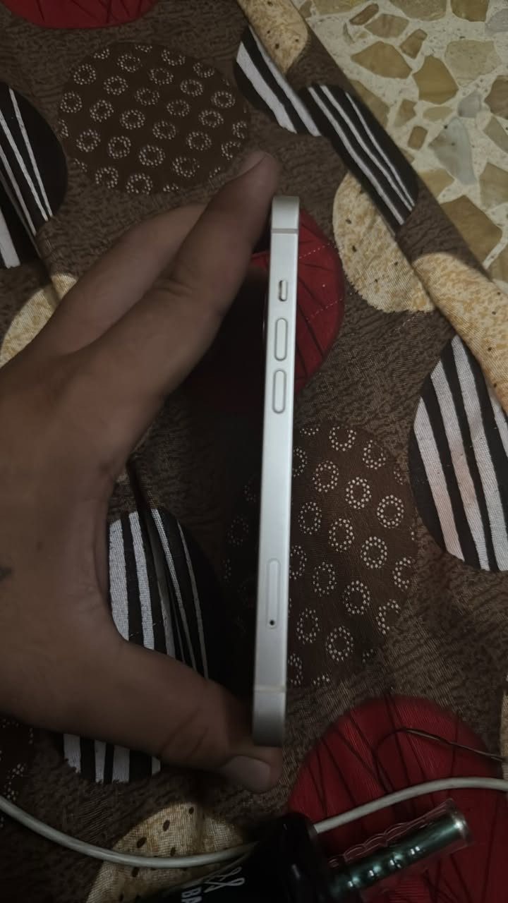 ايفون 13 عادي للبيع
ذاكره 128 جهاز جديد لوك 
بطاريه 89 ماستر 
كارتونه وًكيبل 
الجهاز مكفول وجديد كلش ع وضع الشركه 
مكان بغداد م الصدر ق 37 
رثم الاتصال *********** 
سعر 450
