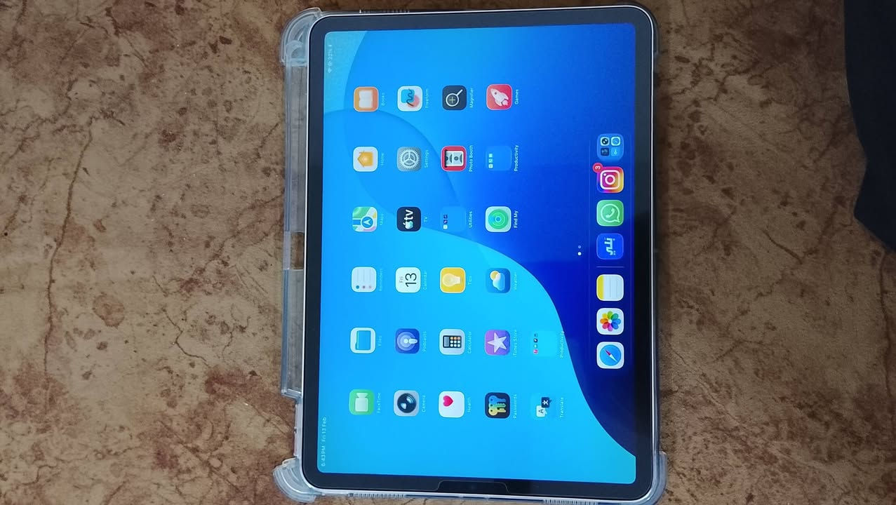 ايباد برو M2 حجم 11
ذاكرة 256 بطارية 90% 
للتفاصيل ***********
