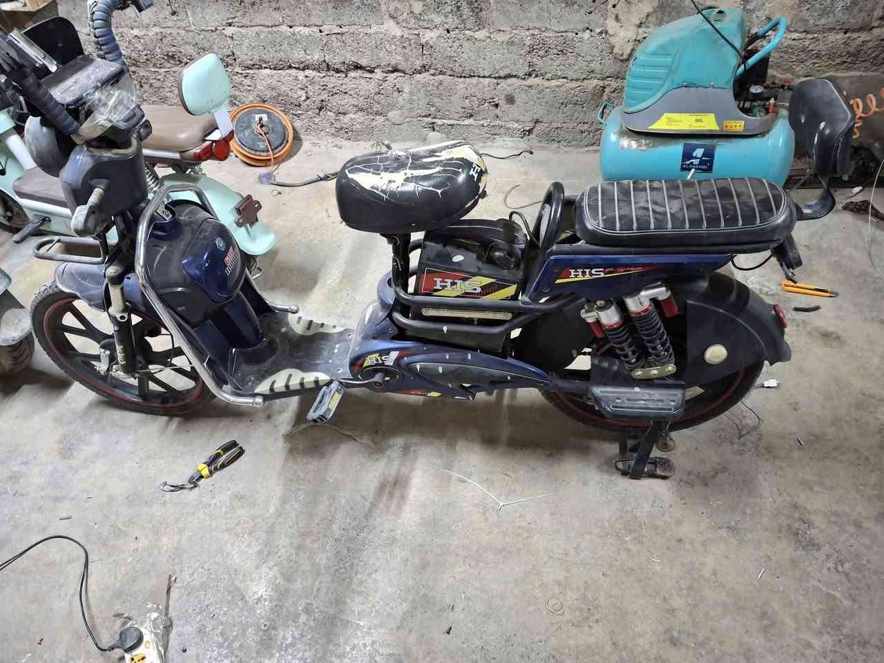 سلام عليكم شباب دراجه حجم ٢٠بطاريات٥جدد من رخصت الدمن ***********
