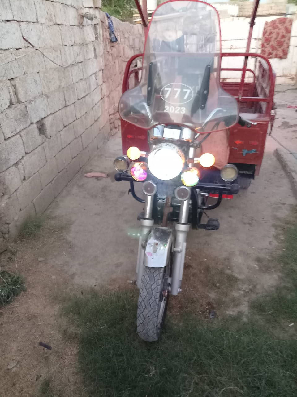 سلام عليكم ستوته حوثيه البيع السعر مليون ٣٠٠ وبيه مجال المكان سامراء رقم الهاتف ***********
