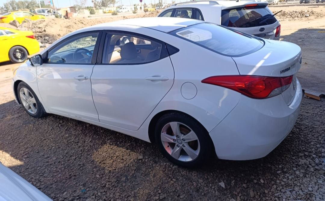 السلام عليكم للبيع النترا موديل 13 خليجيه مكينة 1600 بسم شركة هدار سنوية صاقطة  السيارة موجودة بالديوانية كير مكينة حدادية تدفئة تبريد تخم تاير باتري كهربائيات كلهة شغالة السيارة بيهة رشات صبغ بدون أي ضربة للاستفسار ***********
