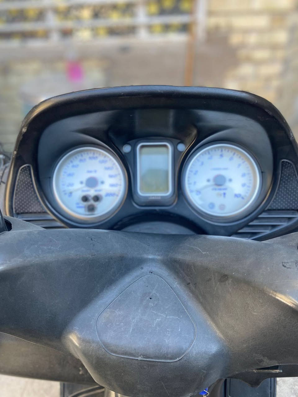 السلام عليكم شباب تي ماكس 2008 وارد امريكي الدراجه كشرها تعبان تصير مال لعب الدراجه تمشي 200 ولرون عشره 10 اي ستفسار عل رقم ما متواجد عل فيس ***********
